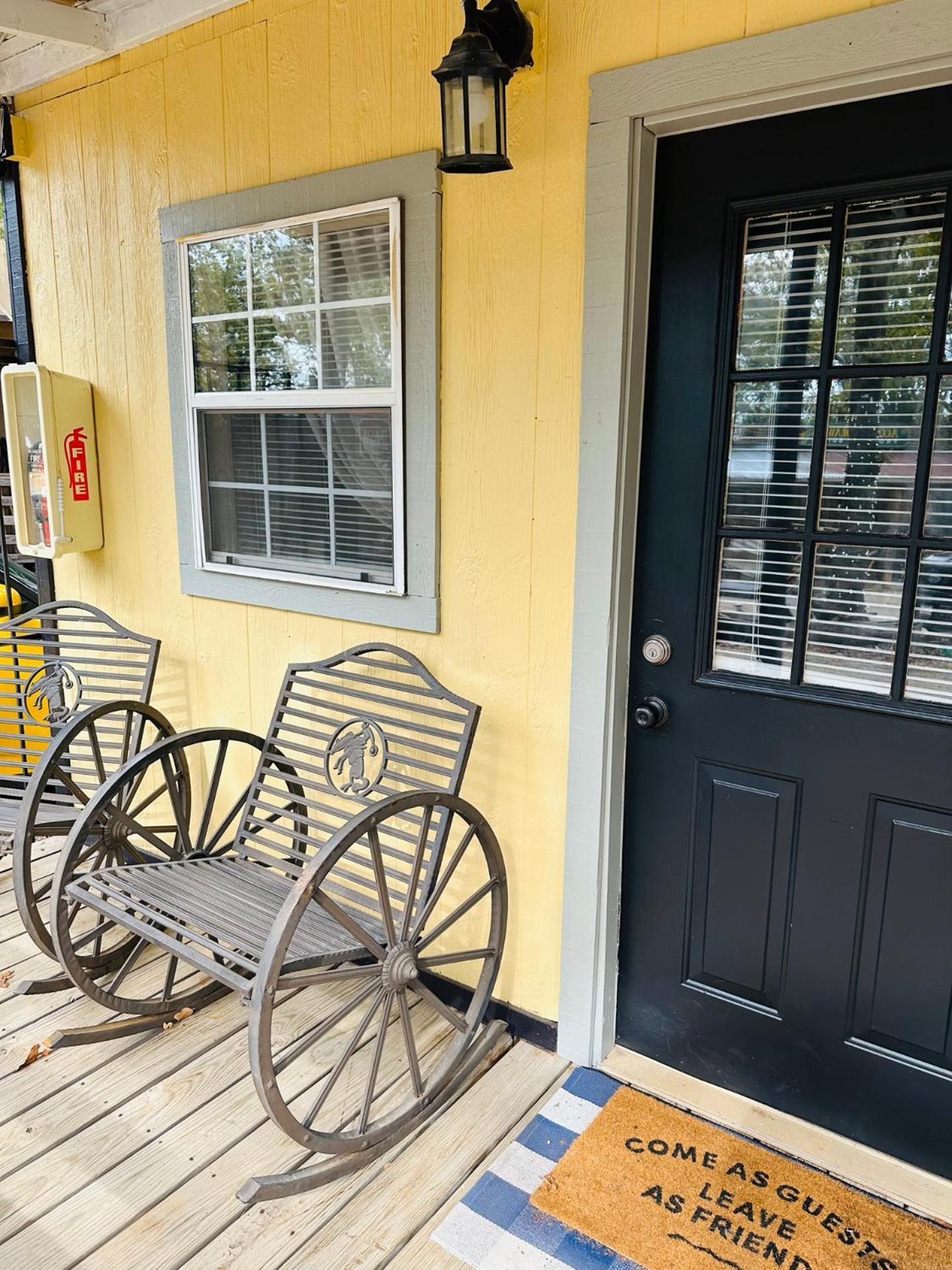 Acorn Hideaways Canton Rustic Old West Frontier Suite Esterno foto