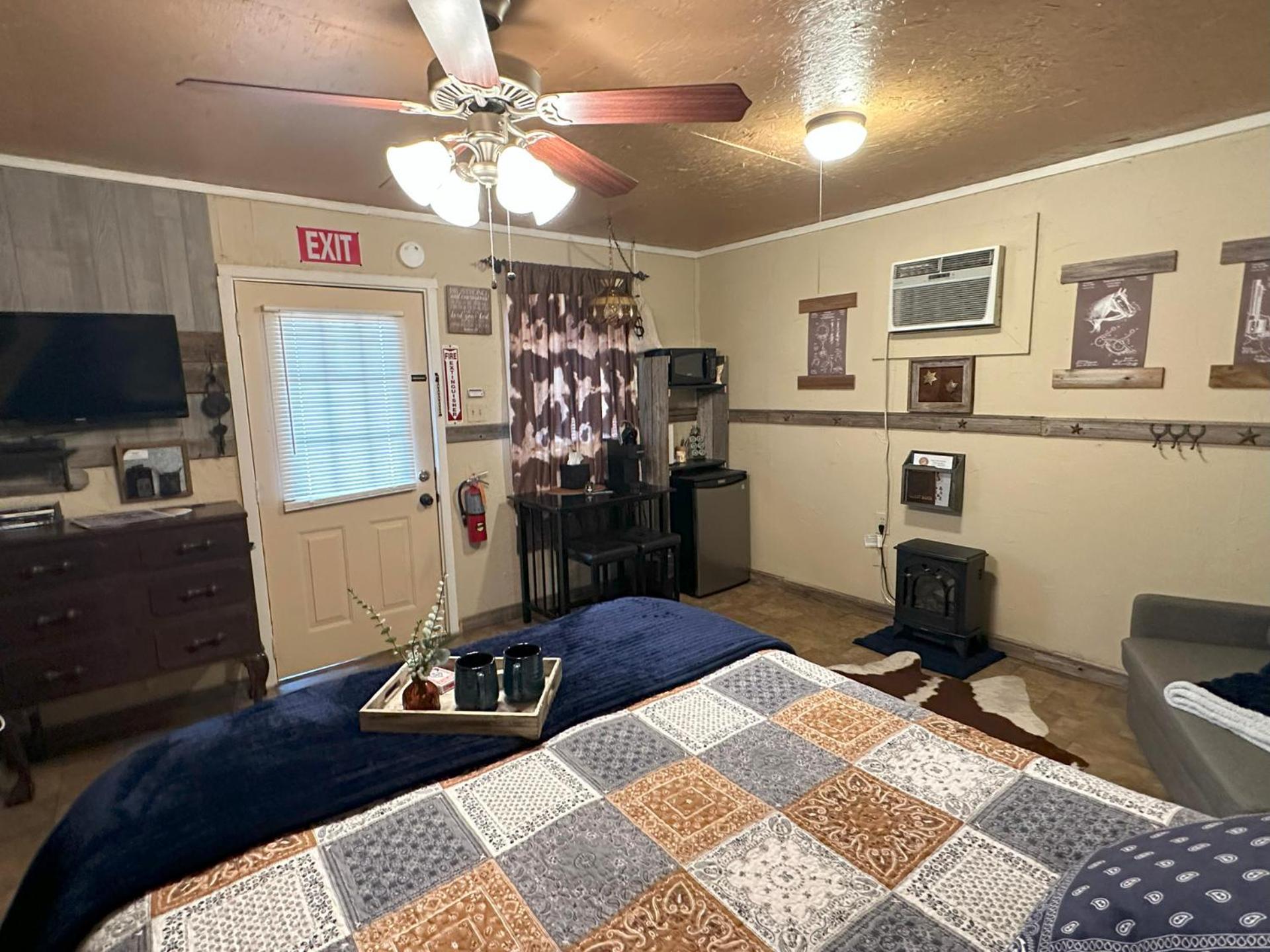 Acorn Hideaways Canton Rustic Old West Frontier Suite Esterno foto