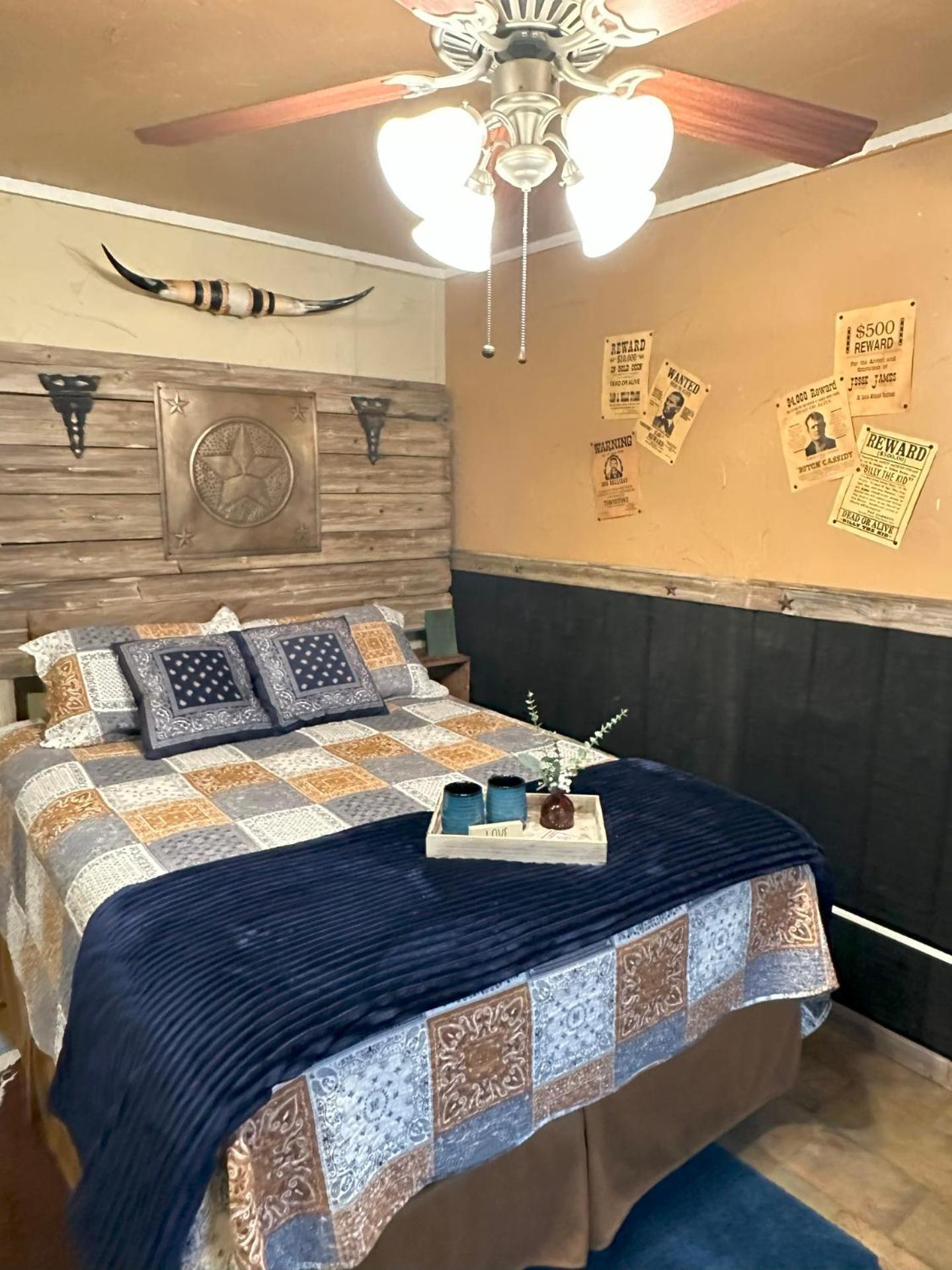 Acorn Hideaways Canton Rustic Old West Frontier Suite Esterno foto