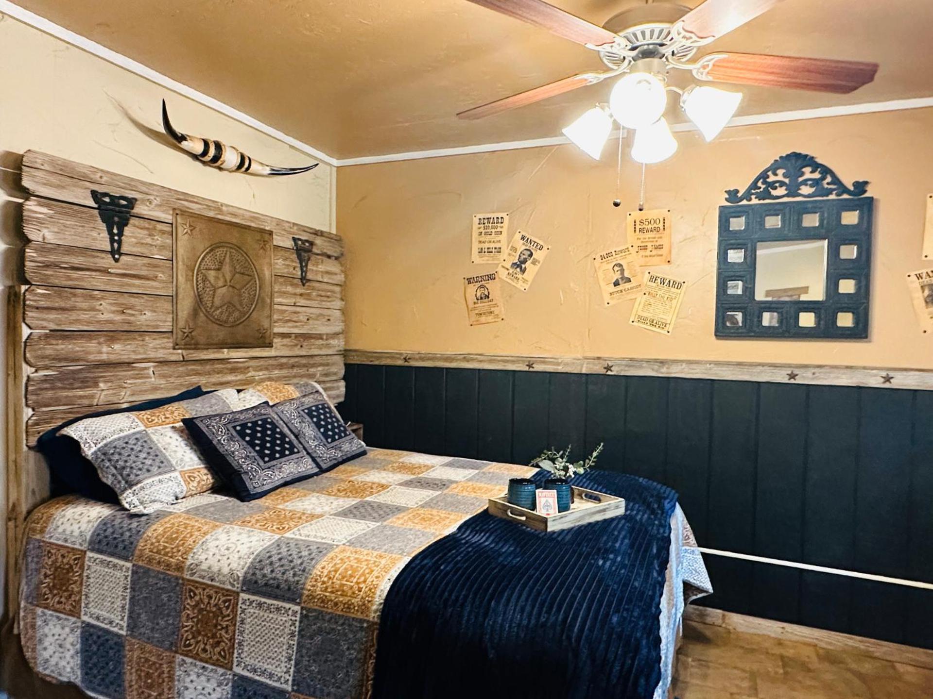 Acorn Hideaways Canton Rustic Old West Frontier Suite Esterno foto
